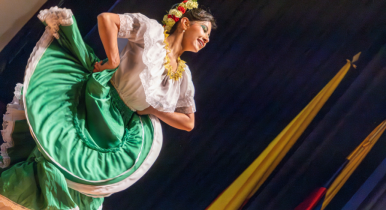 Bailarina durante el VI Encuentro de Intérpretes en Danza Bailarina durante el VI Encuentro de Intérpretes en Danza