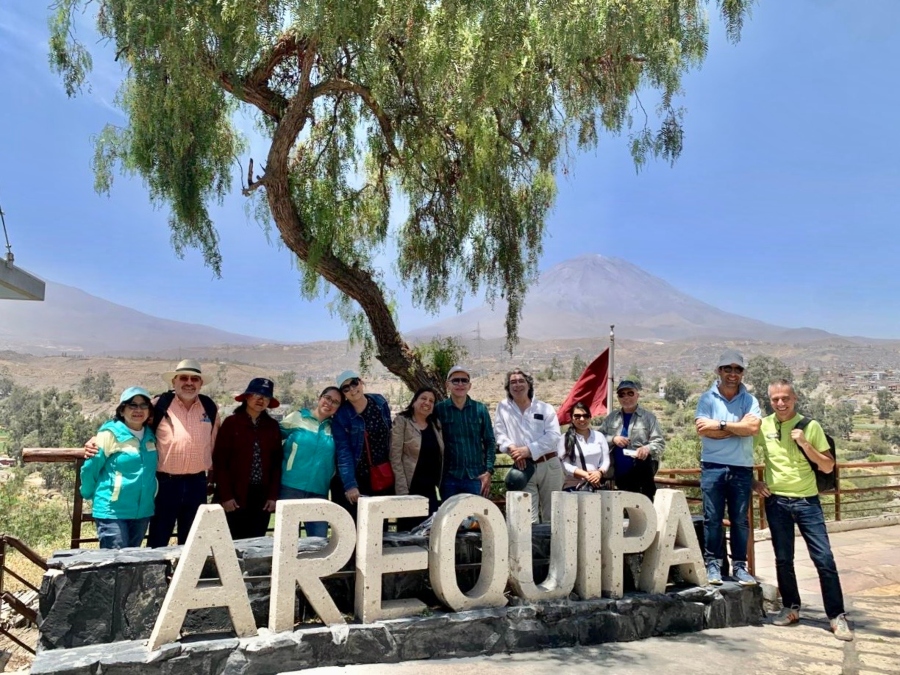 Profesores de Universidades en Arequipa, Perú hablando sobre zonas periurbanas