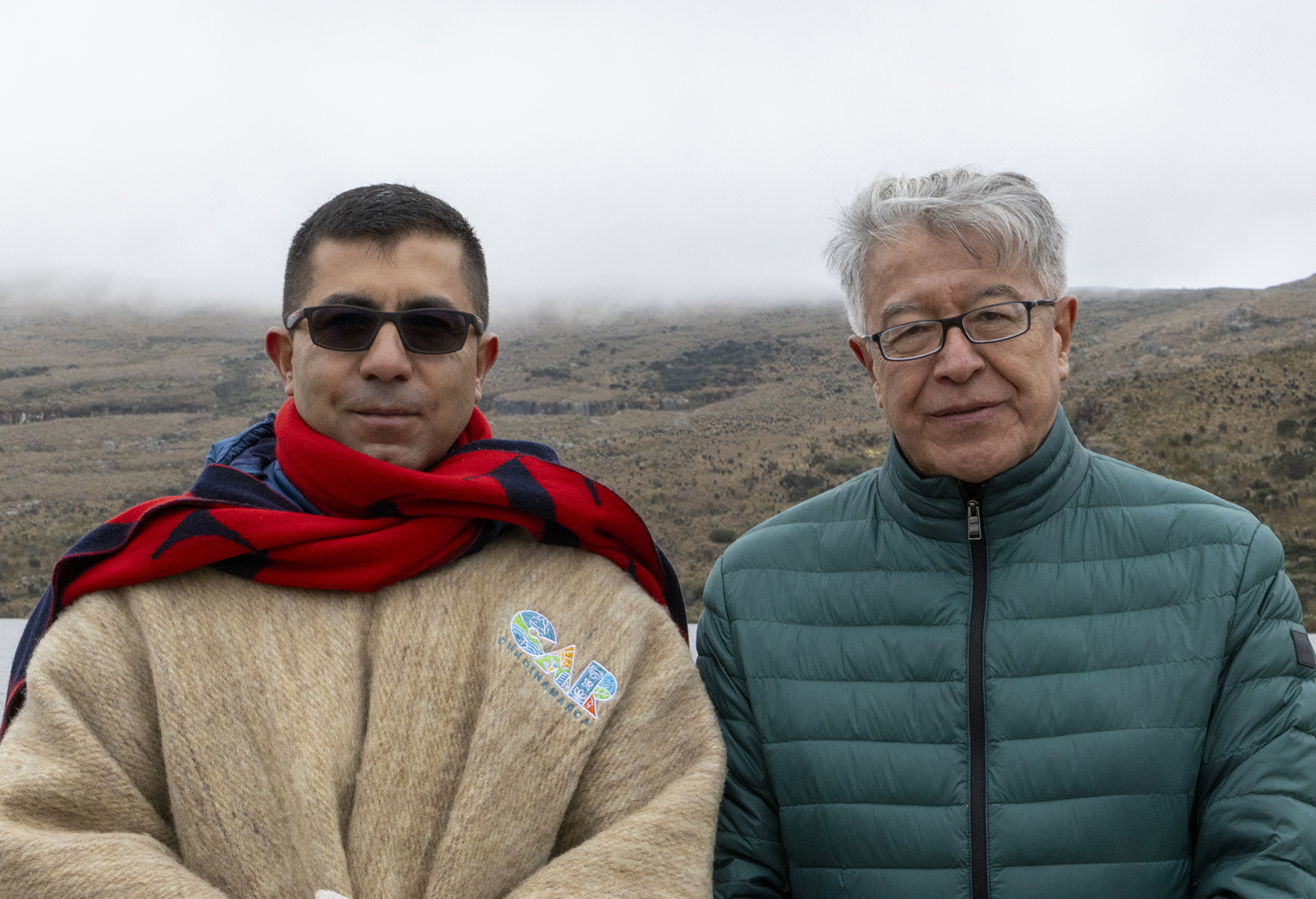 Rector Carlos Sánchez y director de la CAR Alfred Ignacio Ballesteros en la laguna de chisacá