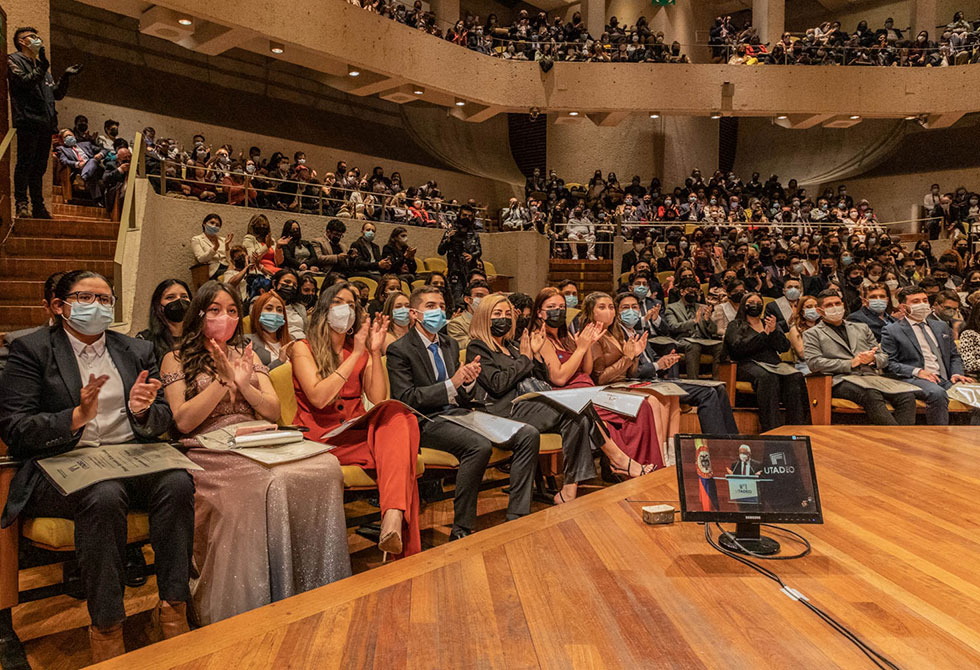 Más de 500 estudiantes obtuvieron su título profesional. 