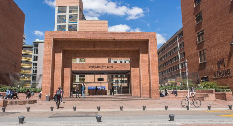 Entrada Principal De Utadeo - Arcos | Universidad De Bogotá Jorge Tadeo ...